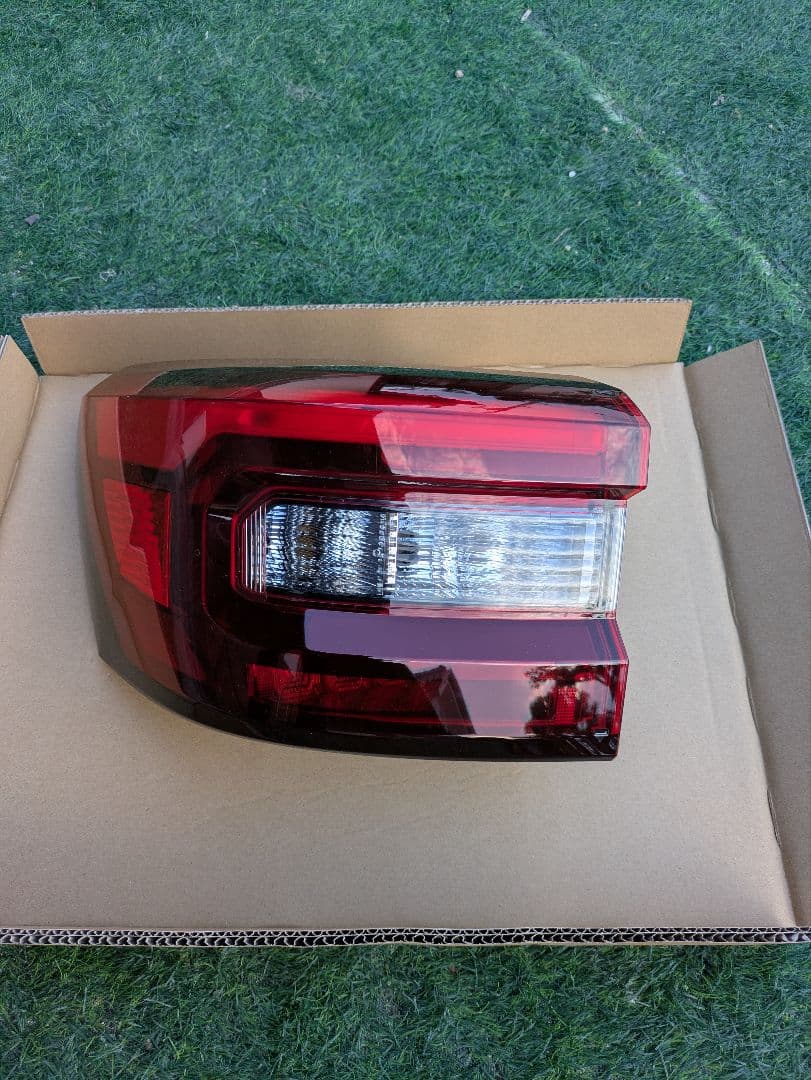 テールライト 赤 プラスチック 右側用 Amazon | (nakira) ライブディオ リアスポイラー用 テールランプ 赤